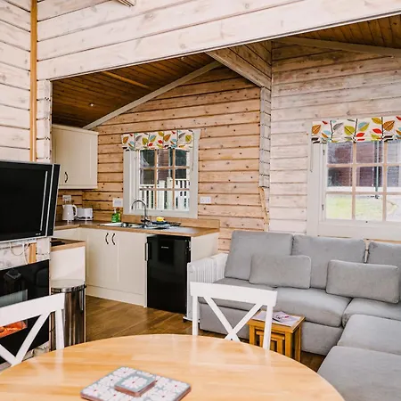 Lodge The Jonas Centre