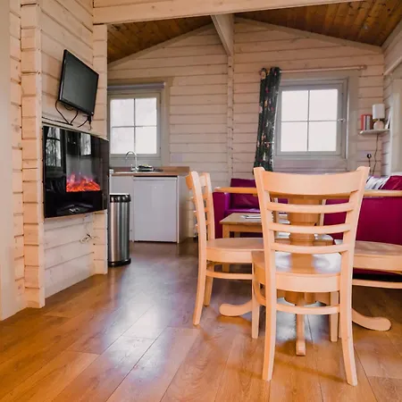 Lodge The Jonas Centre *