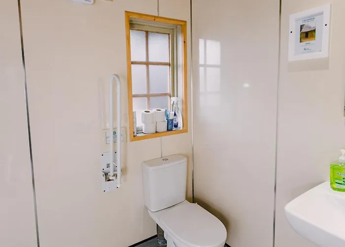 The Jonas Centre * לייבורן