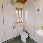 The Jonas Centre * לייבורן